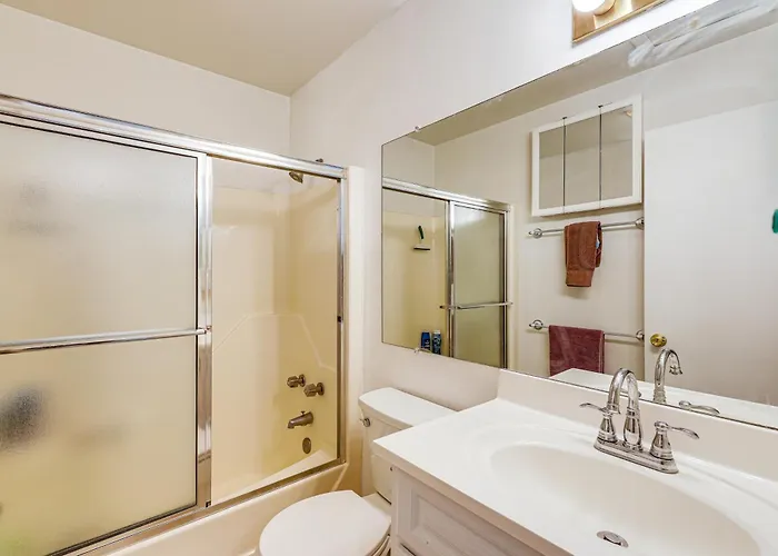 200 Feet To Beach: Inviting In Ocean City! Holiday home